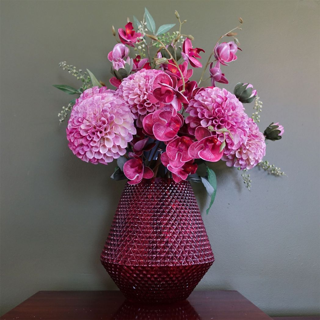 23cm Medium Diamond Embossed Pink Glass Vase – Decorative Pink Vase for Flowers