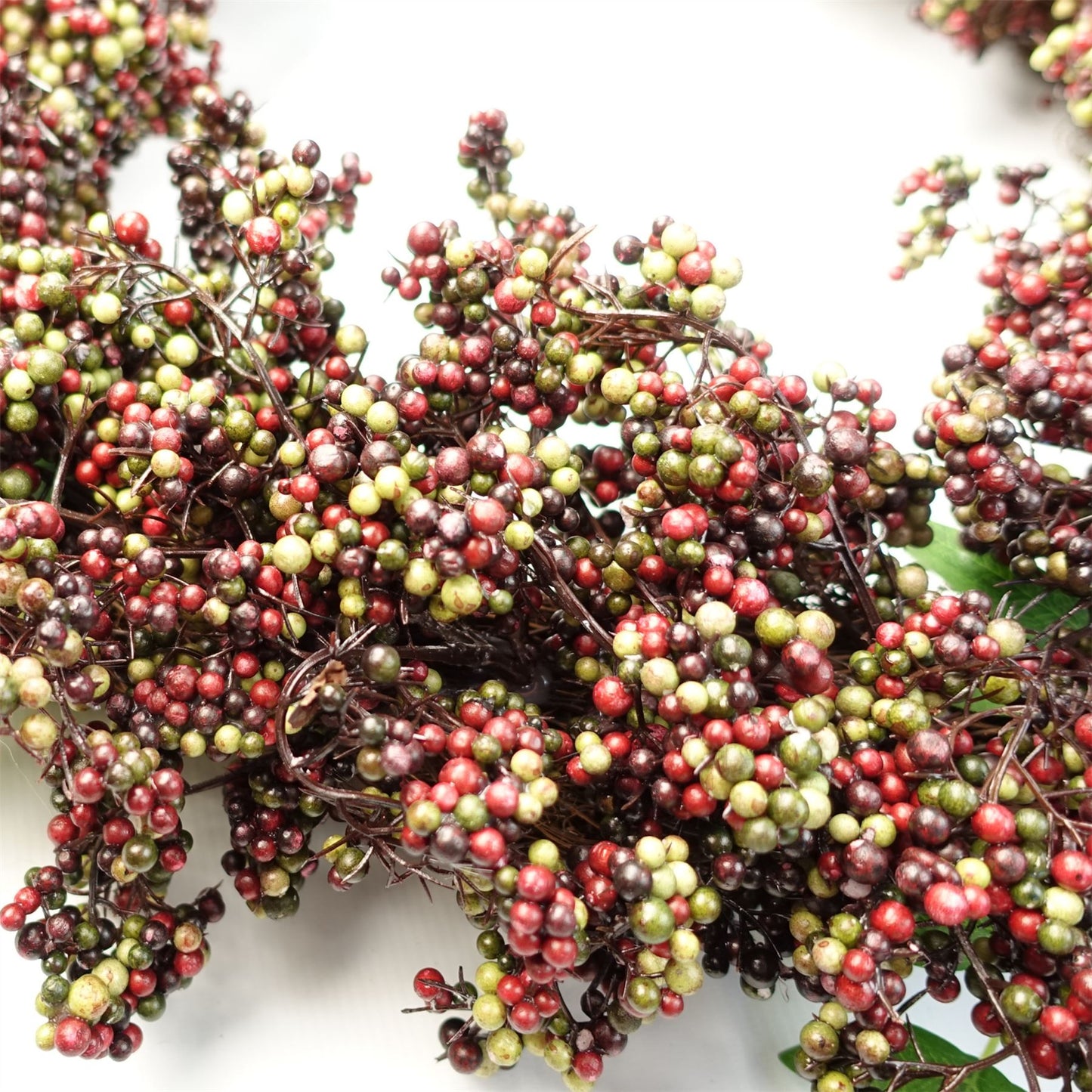 55cm Large Artificial Hanging Black Berry Wreath – Elegant Faux Berry Christmas Door Decoration