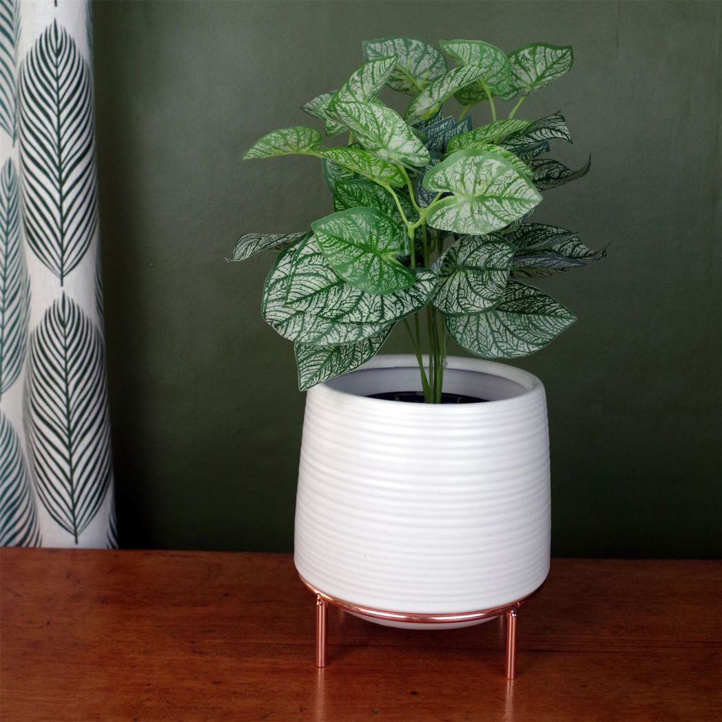 18cm x 17cm Small White Ceramic Planter with Rose Gold Metal Stand – Modern Indoor Plant Stand