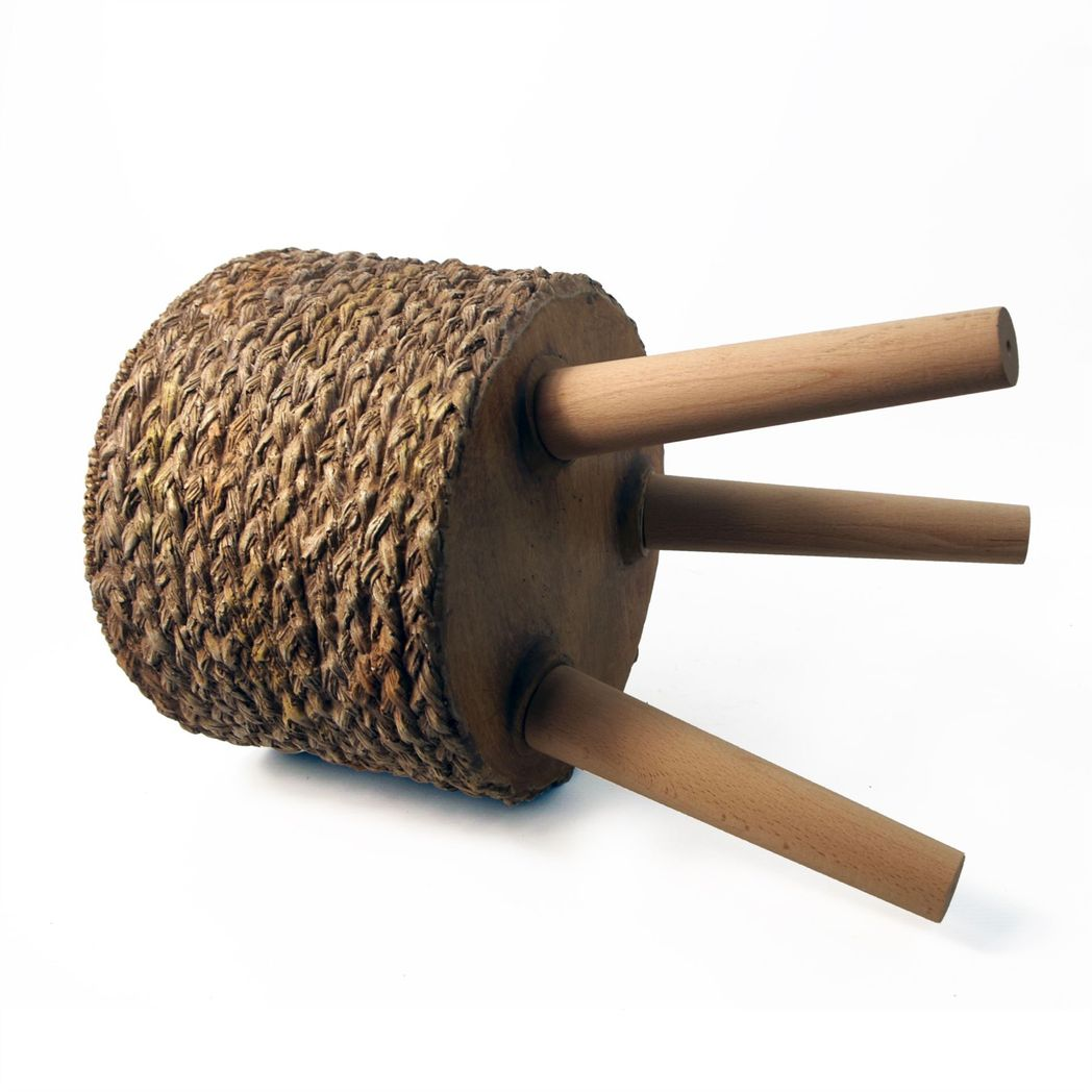 39cm x 26cm Large Chunky Weave Effect Composite Planter with Wooden Legs – Indoor Plant Stand