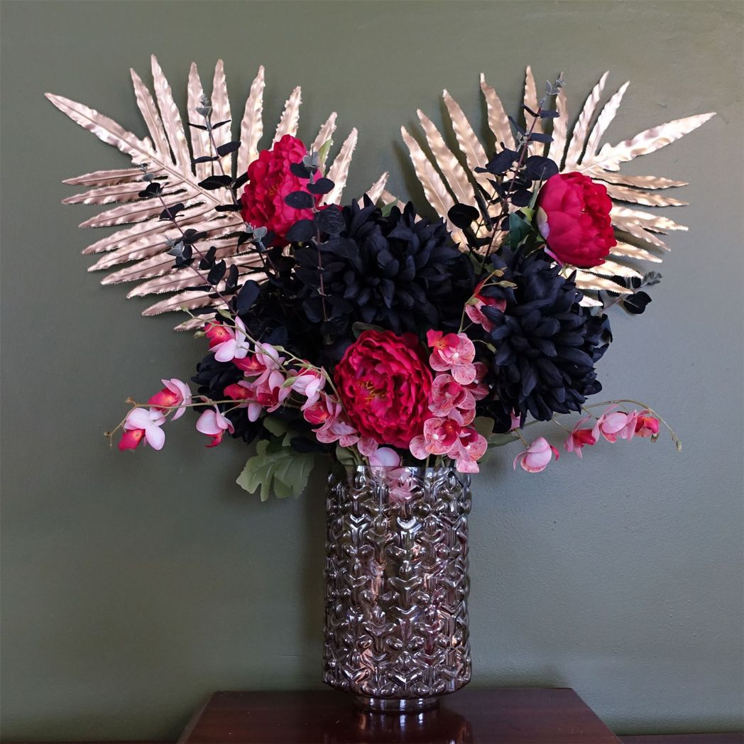 29cm Medium Embossed Chestnut Brown Vase – Textured Brown Glass Vase for Home Décor